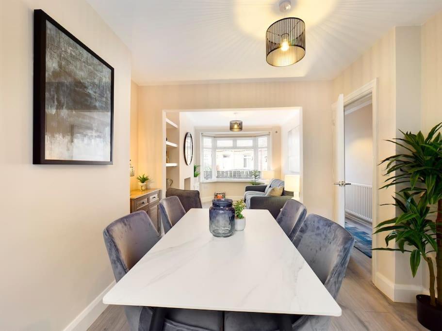 It'S Broadway Baby! Great House Close To City Centre بلفاست المظهر الخارجي الصورة